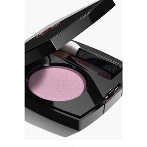 Rouge noir)Chanel Ombré Essentielle eyeshadow 257